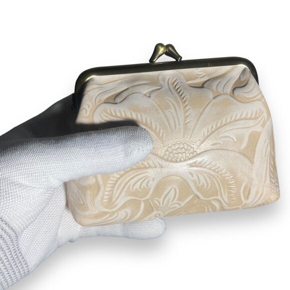 Patricia Nash Borse Beige Embossed Genuine Leather Kiss Lock Coin Wallet Purse - Picture 7 of 9